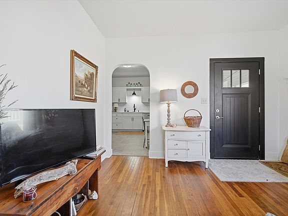 4th image of 509 E Ash St