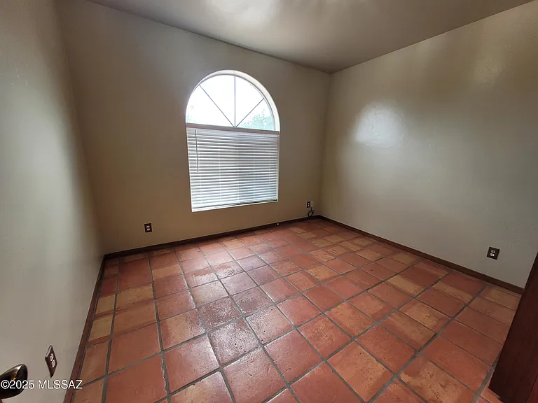 11065 E Snyder Rd — Photo 9