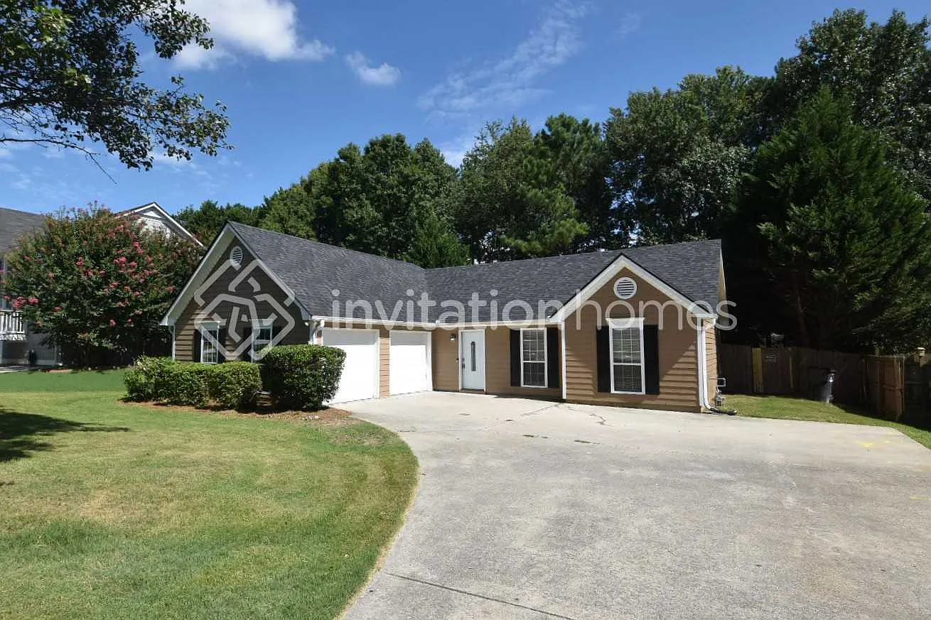 1015 Mercury Dr Lawrenceville, GA 30045 — Photo 1