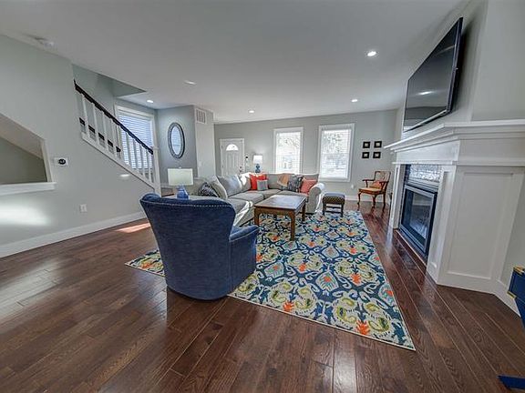 5th image of 1025 N Lawrence St