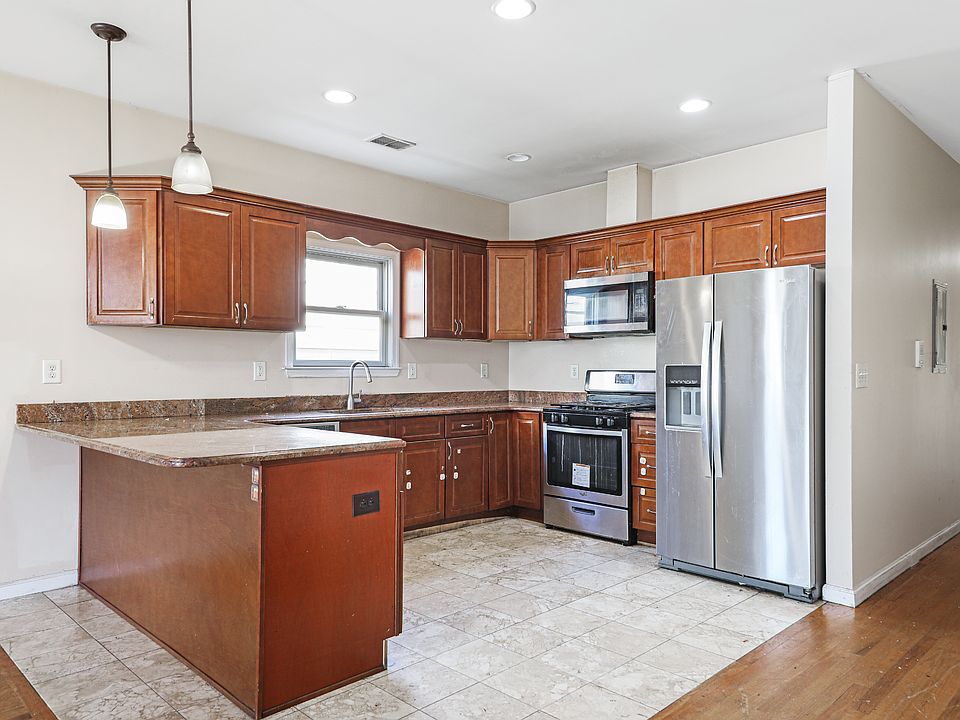 Granite countertops with stainless stell appliances and built-in microwave