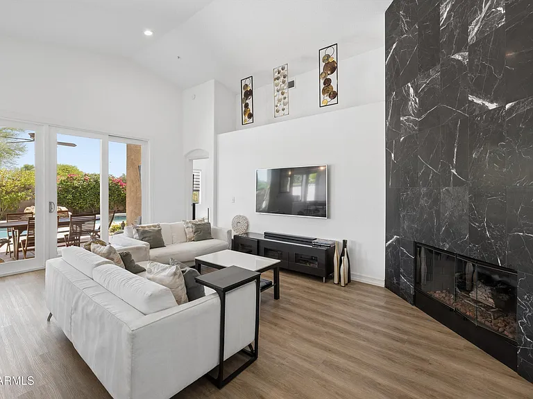 9647 E Ludlow Dr — Photo 6