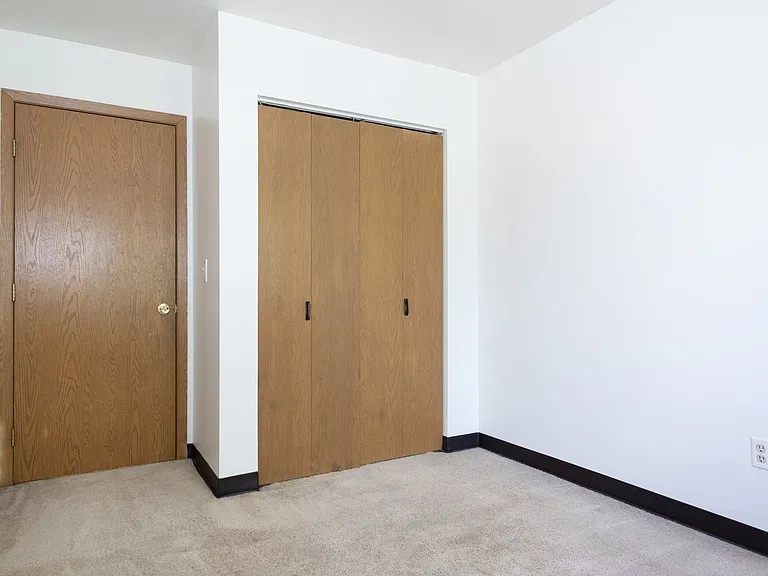 4798 Glasgow Dr — Photo 10