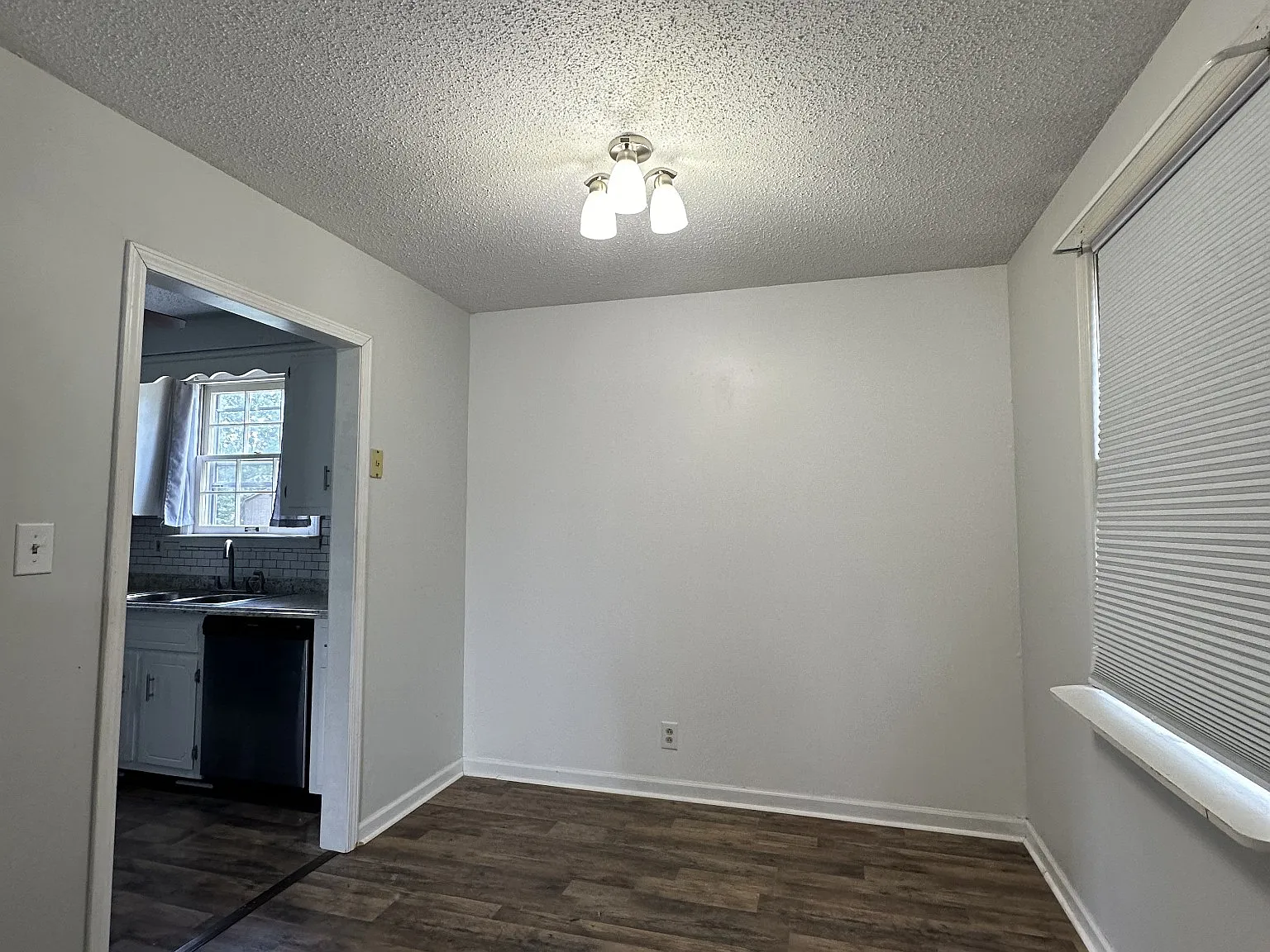 3 bed, 1.5 bath, 1056 sqft, $1,450 — Photo 4