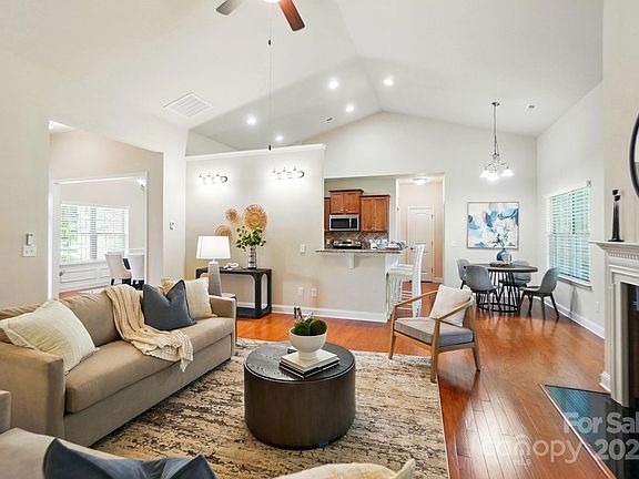 2nd image of 5032 Eagles Crest Ln