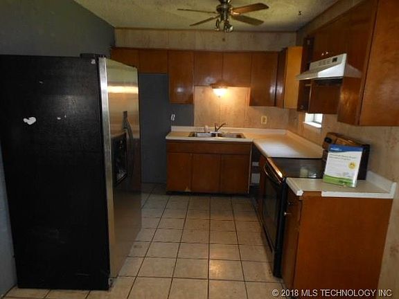 4th image of 679 Helen St
