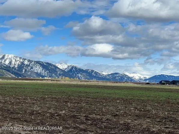 7 Yellow Star Rd, Etna, WY 83118