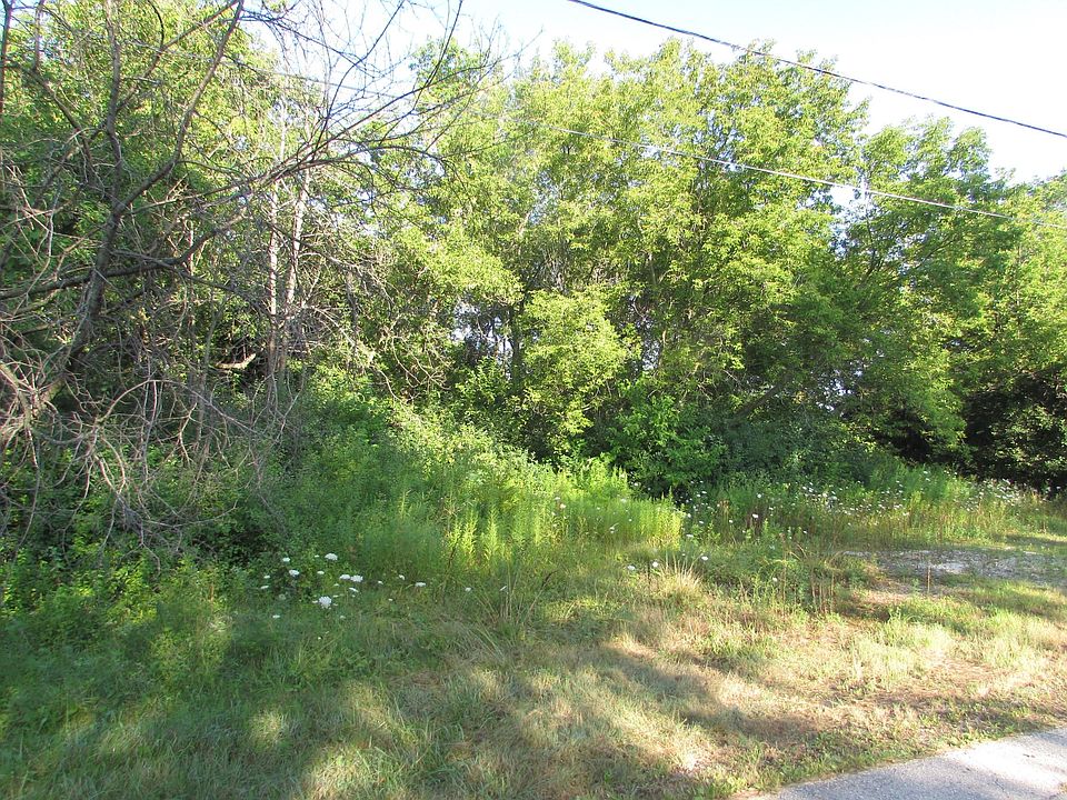 2nd image of 8111 Appletree Ln
