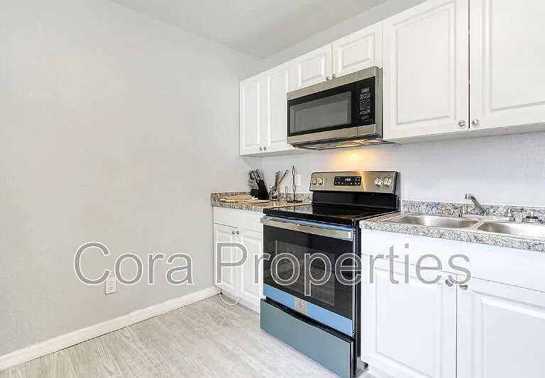 685 Sears Ave NE #4 — Photo 4