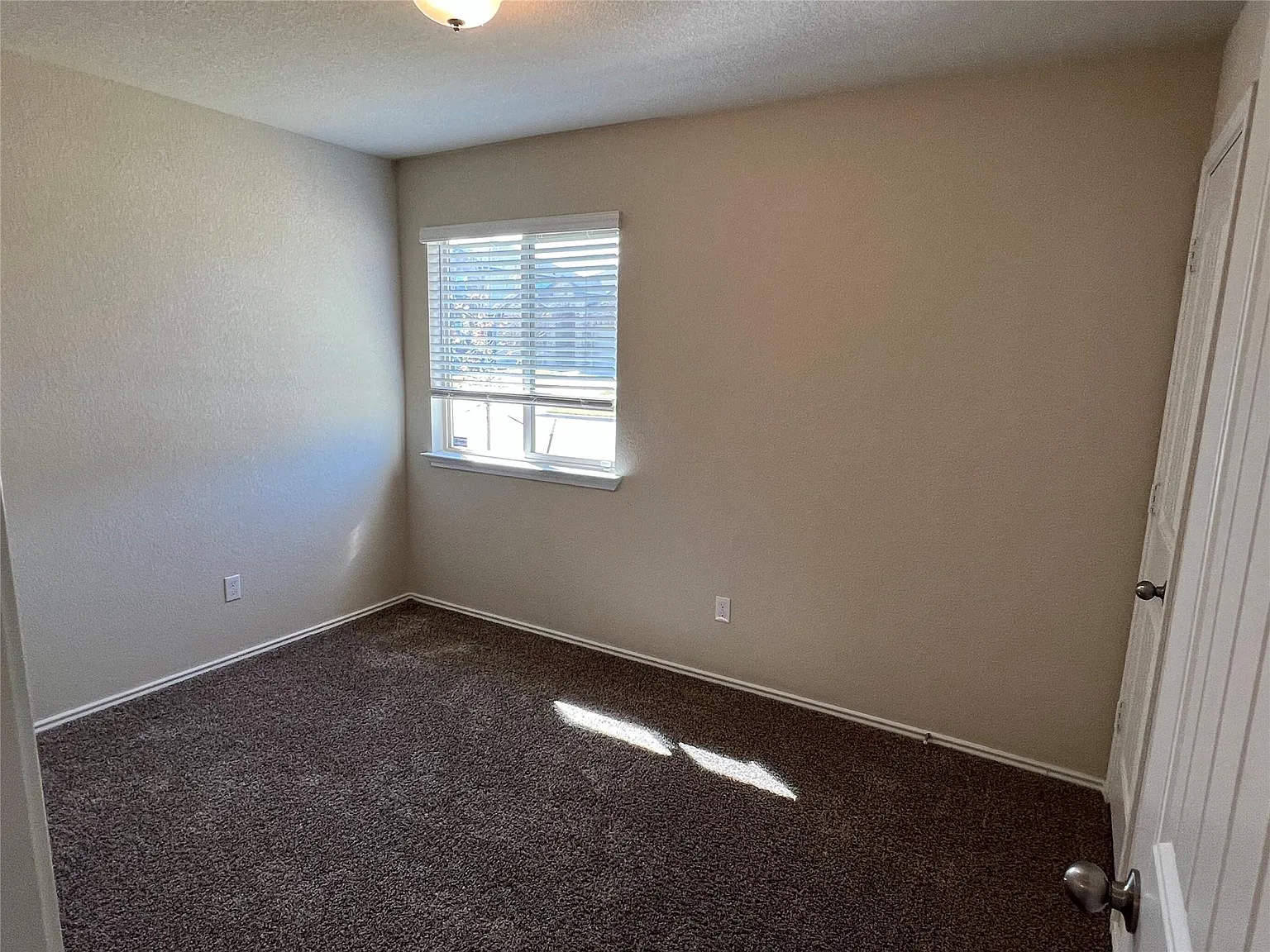 3 bed, 2.0 bath, 1557 sqft, $1,750 — Photo 3