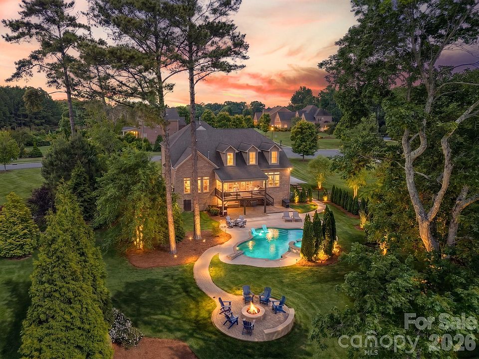 1st image of 701 Copper Tree Ln