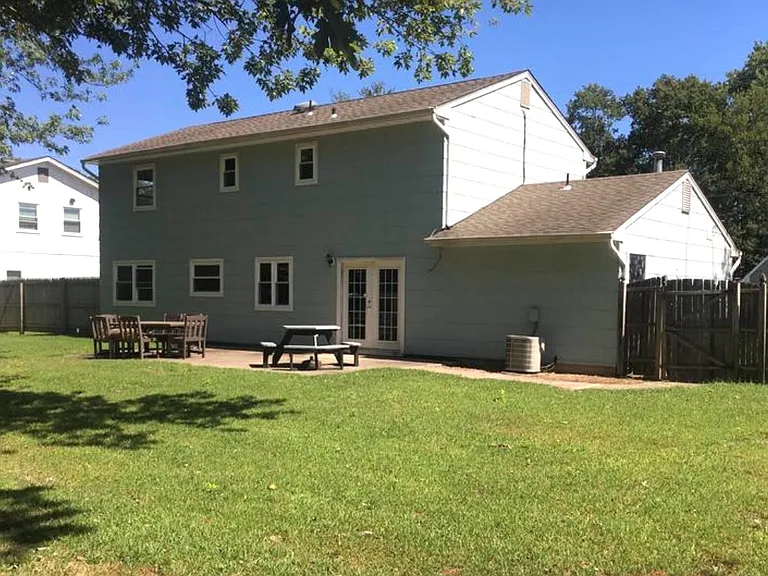 788 Maplecrest Rd — Photo 2