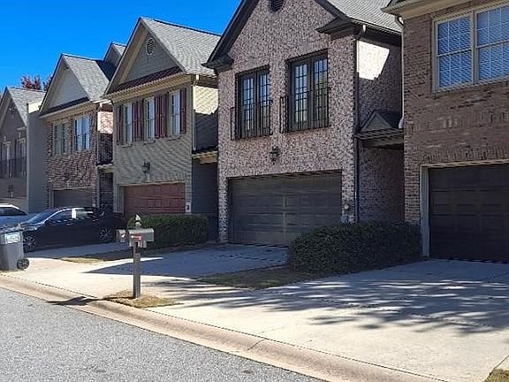 2nd image of 1685 Oakbrook Lake Dr