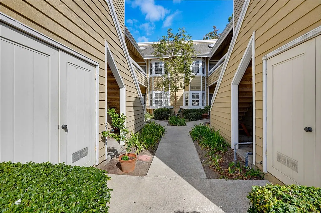 2 bed, 1566 sqft, $3,500 — Photo 2