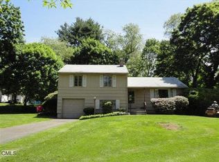 55 Barryscott Dr, Fairfield, CT 06825