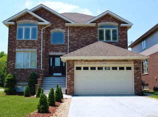 8246 Latrobe Ave, Burbank, IL
