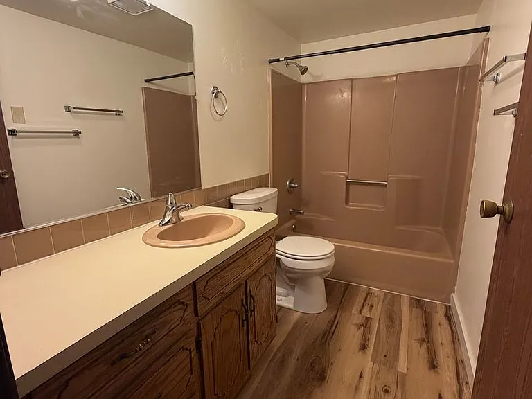 966 E Elm Dr — Photo 9