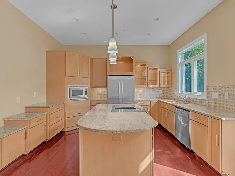 7607 Newmarket Dr — Photo 9