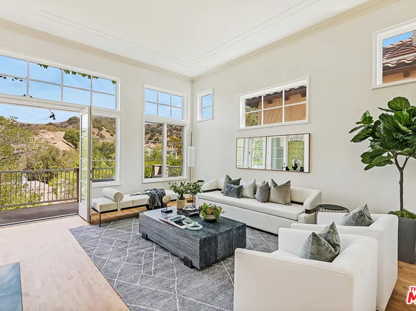 2355 Buckingham Ln, Los Angeles, CA 90077