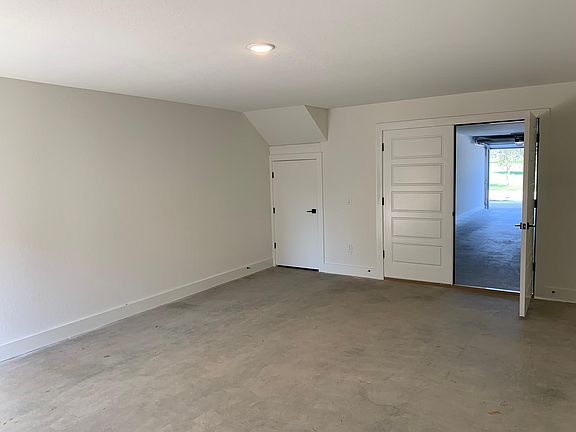 5th image of 2624 SW Livingston Sq