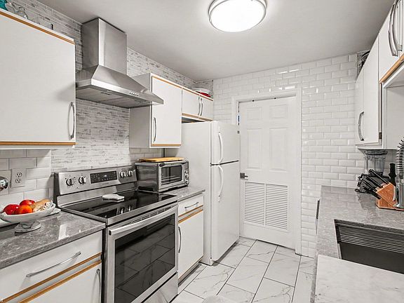 5th image of 56300 Troon Dr N