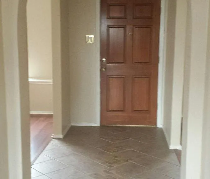 2202 Orchard Trl — Photo 2
