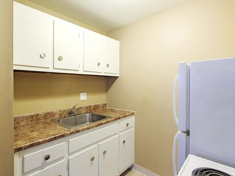 Maple Highlands Apartments — Photo 14
