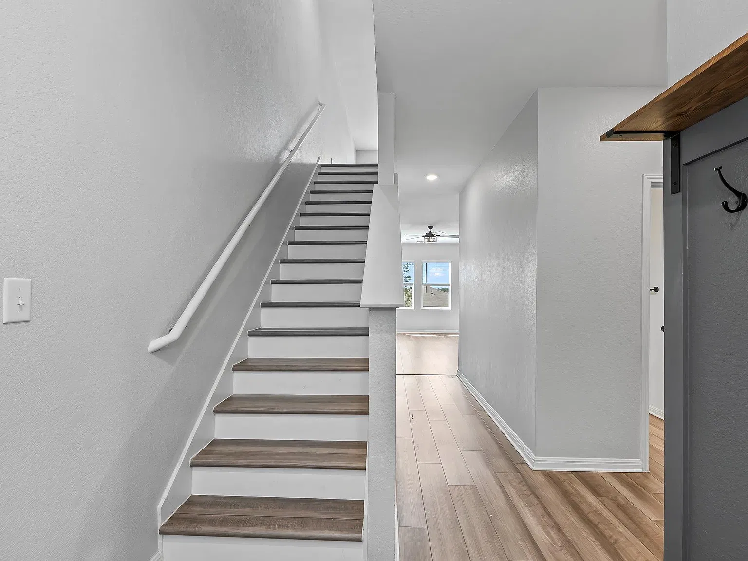 4 bed, 3.0 bath, 2260 sqft, $2,200 — Photo 4