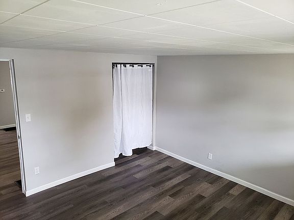 4th image of 1054 Putnam Ave