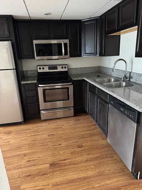 Building Photo - 1450 Locust Ave #225