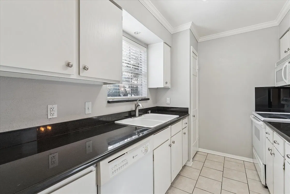 3627 Dickason Ave — Photo 4