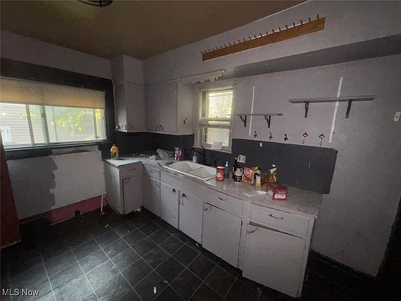 5th image of 1395 Goodyear Blvd
