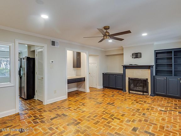 3rd image of 928 Courthouse Rd Unit 30