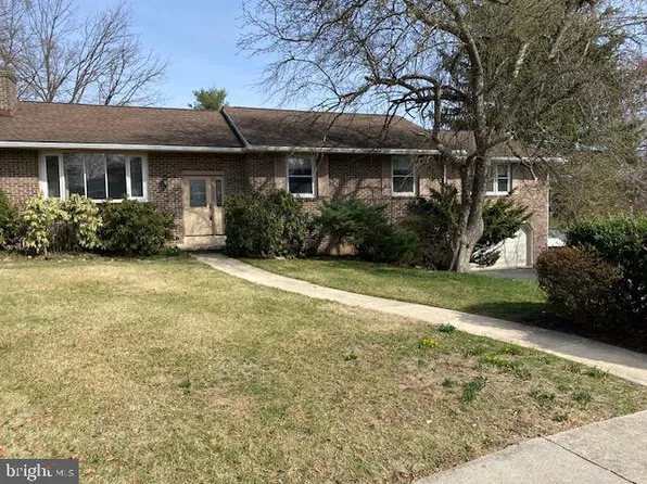 2 Executive Cir, Reading, PA 19606