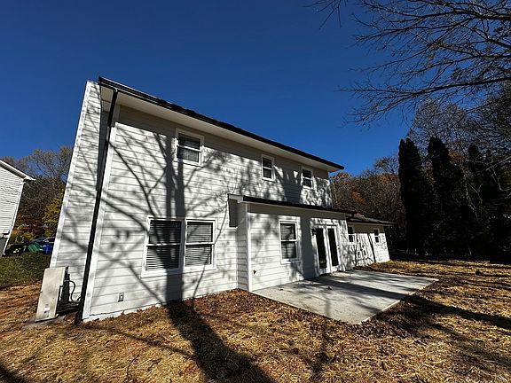 2nd image of 8 Wildwood Ln
