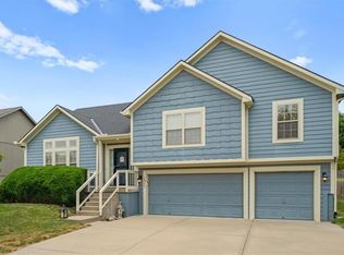 1511 Honeysuckle Dr, Liberty, MO 64068