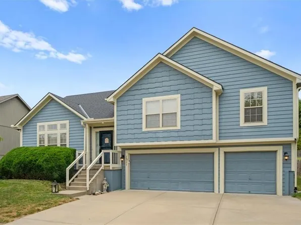 1511 Honeysuckle Dr, Liberty, MO 64068