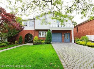 711 Woodrow Rd, Staten Island, NY 10312