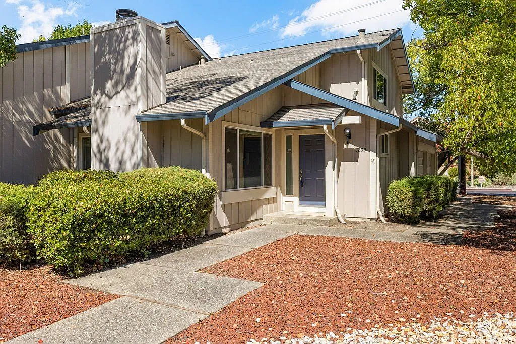 2 bed, 2.5 bath, 1479 sqft, $4,300 — Photo 1