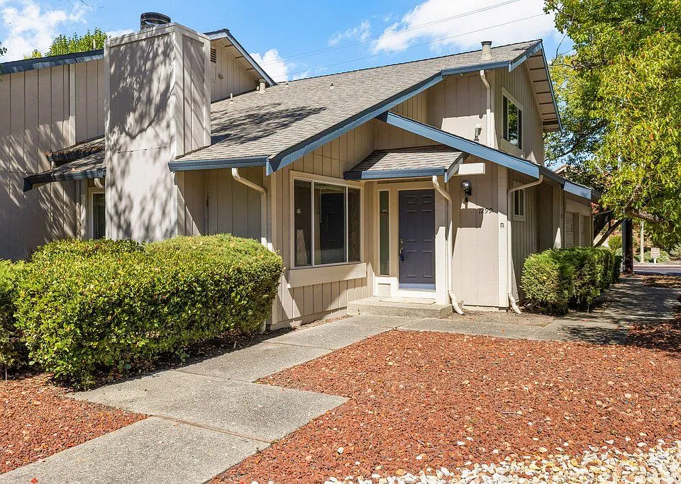 1299 Sheppard Ct