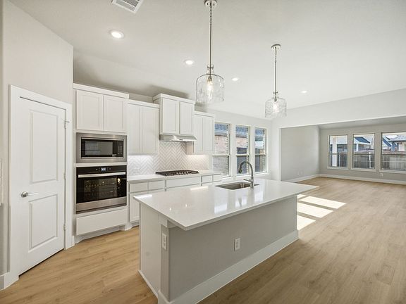 5th image of 2273 Vista Way