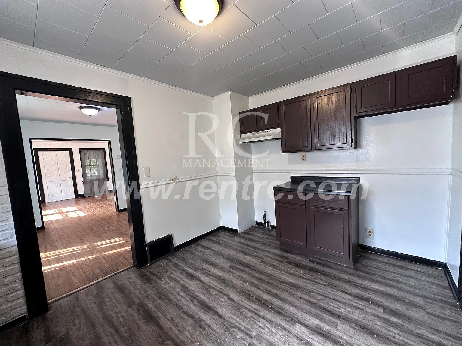 3 bed, 1150 sqft, $895 — Photo 3