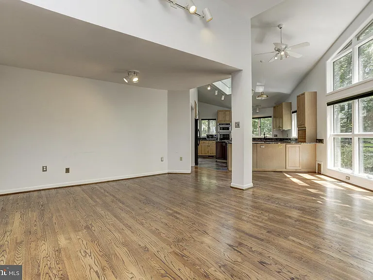 10373 Currycomb Ct — Photo 9