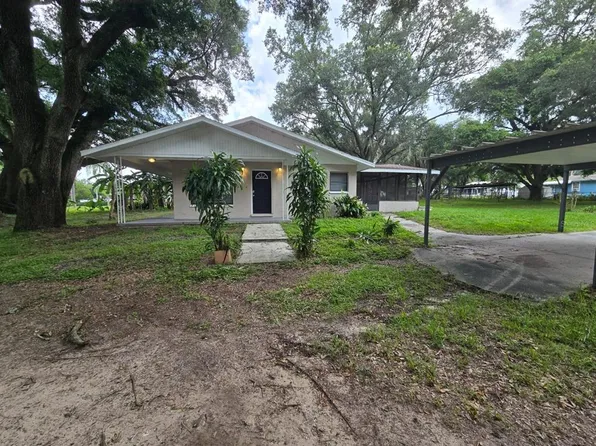 5904 Plaza View Dr, Zephyrhills, FL 33542