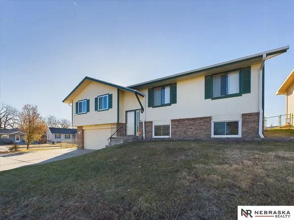 5301 W Olympic Cir, Lincoln, NE 68524