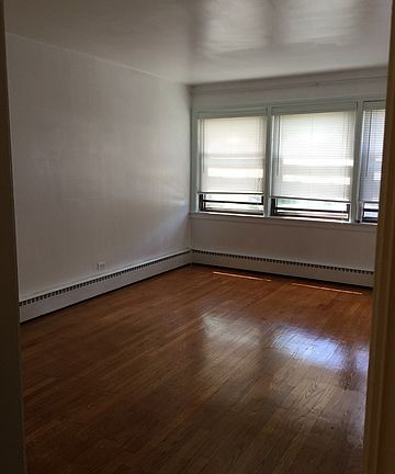 3rd image of 2718 W Berwyn Ave APT 1E