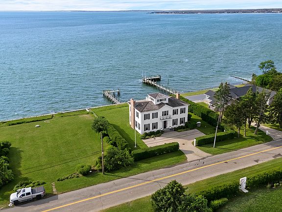 3rd image of 70 Peconic Ave