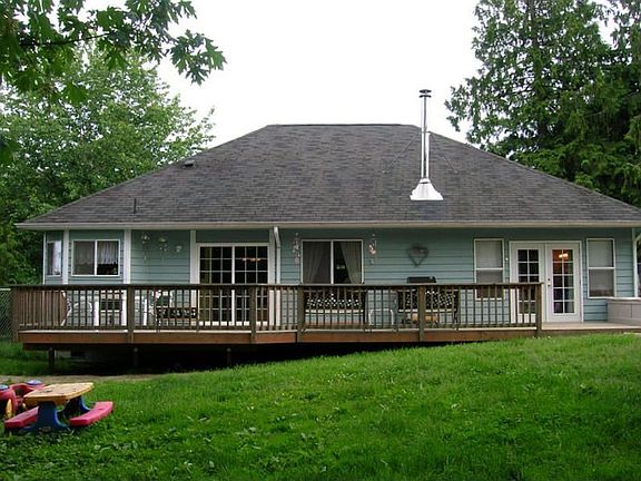 Huge 500 sq. Foot Deck for Entertaining