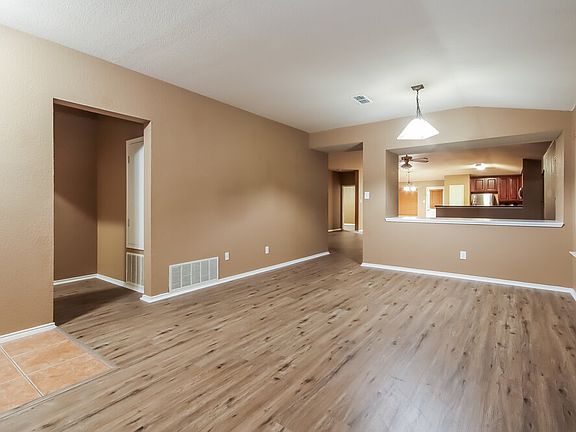 4th image of 2412 Castle Pines Dr