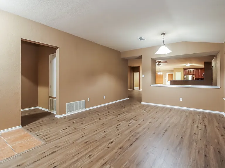 2412 Castle Pines Dr — Photo 4